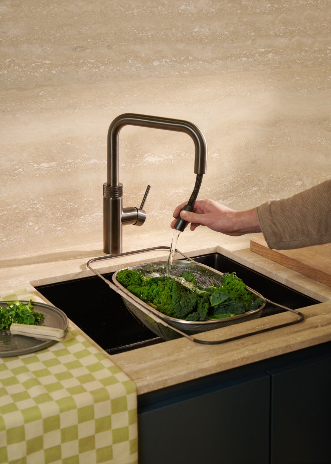 2785 FXSGME Flex Square Gunmetal Daniel Travertine Setting Cleaning Kale Portrait (2)