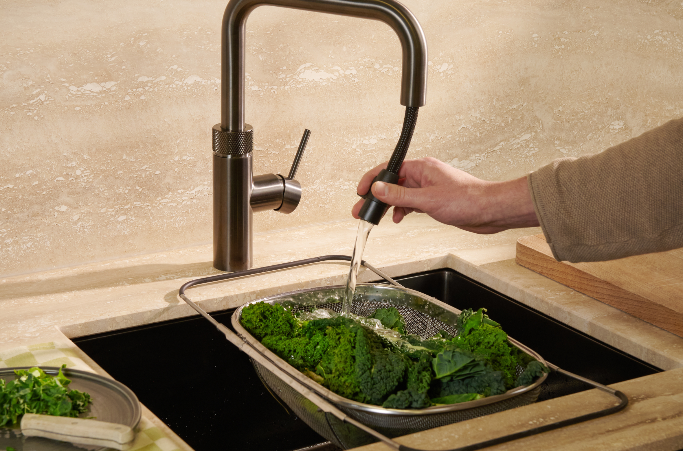 2785 FXSGME Flex Square Gunmetal Daniel Travertine Setting Cleaning Kale Portrait (2)